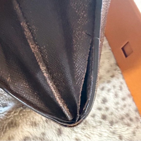 🖤🤎Louis Vuitton Damier Sarah Wallet🖤🤎 - Picture 9 of 9
